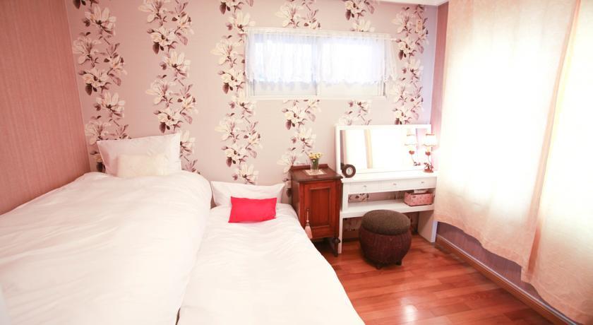 Chambre Lits Jumeaux avec Salle de Bains Commune