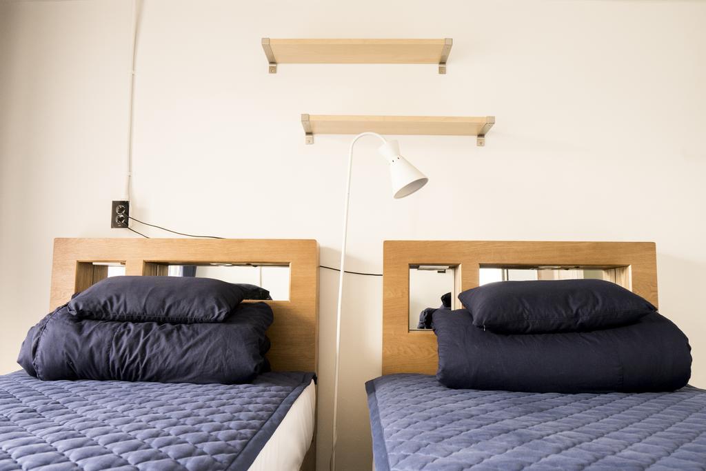 Chambre Lits Jumeaux avec Salle de Bains Commune