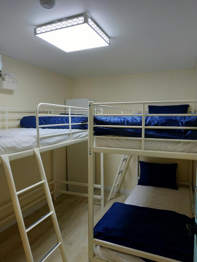 Lit dans Dortoir pour Hommes de 4 Lits