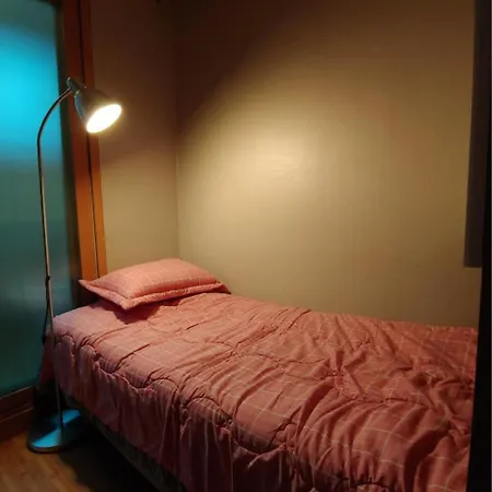 I Sleep Alone-3